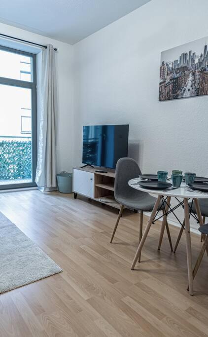 Апартаменти Blue Chili 23 - Modern, Zentral, Mit Balkon Магдебург Екстер'єр фото